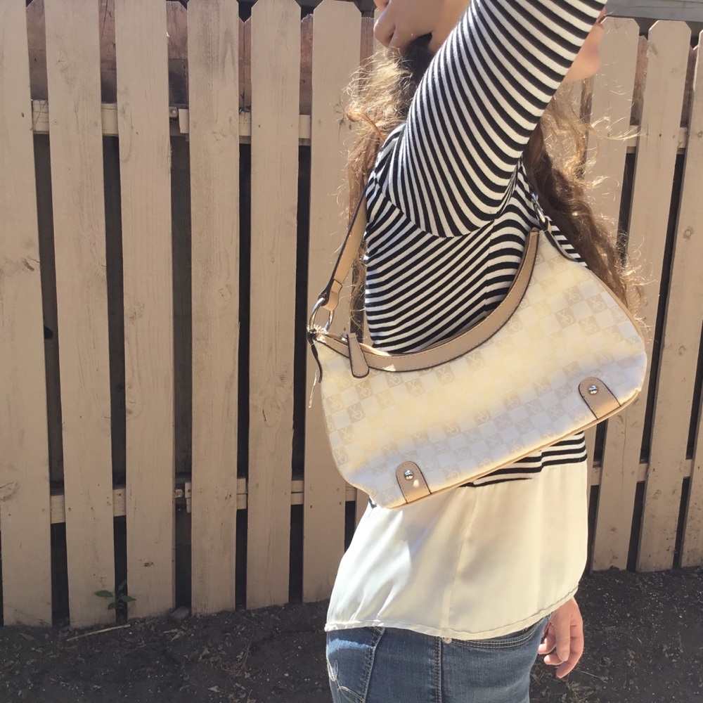 Cute and Simple XOXO purse